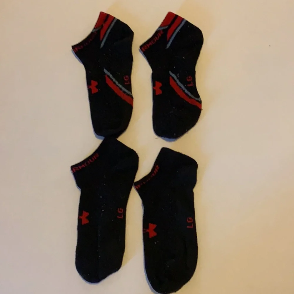 UNDER ARMOUR UA 2 Pairs Low Footies Black Red L Large $20 EUC